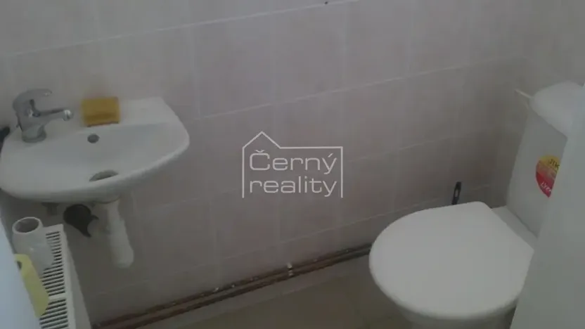 Pronájem obchodního prostoru, Pardubice, Habřinská, 92 m2