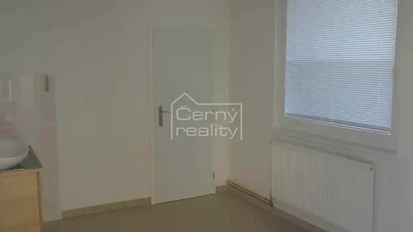 Pronájem obchodního prostoru, Pardubice, Habřinská, 92 m2