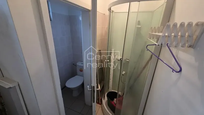Pronájem obchodního prostoru, Pardubice, Habřinská, 92 m2