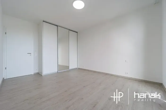 Pronájem bytu 2+kk, Olomouc, Milana Ticháka, 56 m2