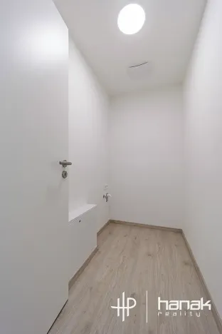 Pronájem bytu 2+kk, Olomouc, Milana Ticháka, 56 m2