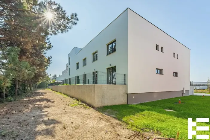 Prodej garážového stání, Praha - Satalice, 14 m2