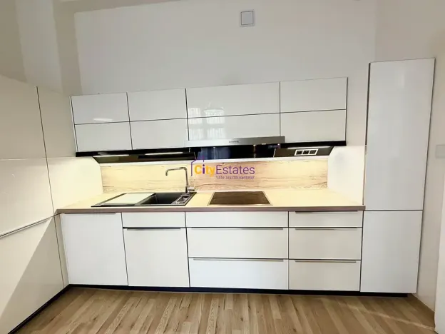 Prodej bytu 2+kk, Praha - Holešovice, Veverkova, 52 m2