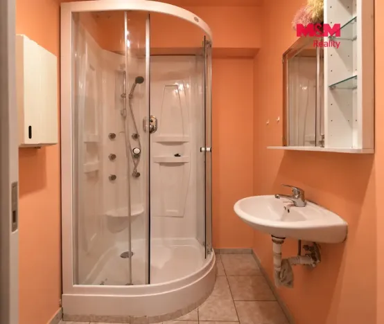 Pronájem bytu 2+1, Praha - Vysočany, Pod pekárnami, 61 m2