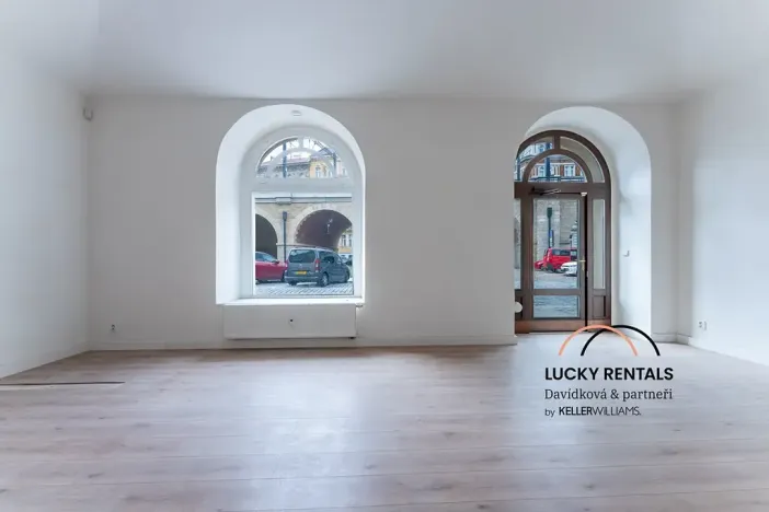 Pronájem obchodního prostoru, Praha - Karlín, Prvního pluku, 58 m2