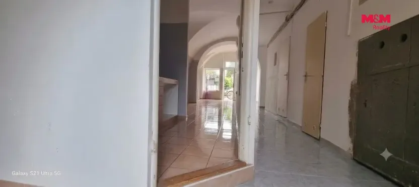 Pronájem obchodního prostoru, Přelouč, Masarykovo náměstí, 30 m2