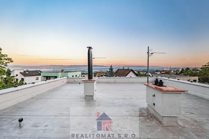 Pronájem bytu 4+kk, Praha - Komořany, Pod lesem, 343 m2