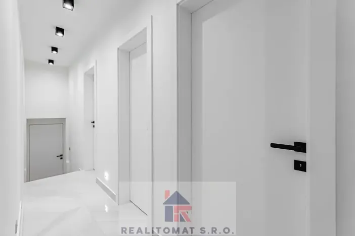 Prodej rodinného domu, Praha - Komořany, Pod lesem, 325 m2