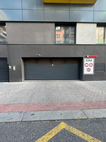 Pronájem garáže, Praha - Libeň, Kurta Konráda, 17 m2