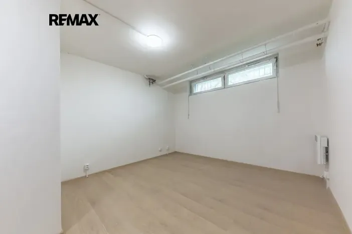 Prodej kanceláře, Praha - Střížkov, Děčínská, 45 m2