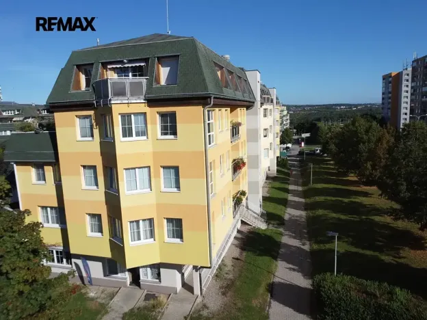 Prodej obchodního prostoru, Praha - Hlubočepy, Voskovcova, 141 m2