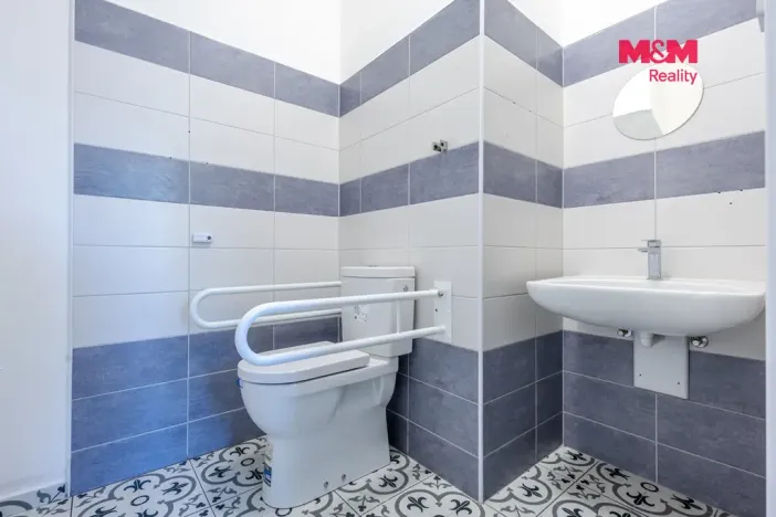 Pronájem obchodního prostoru, Nový Bor, Tržní náměstí, 108 m2