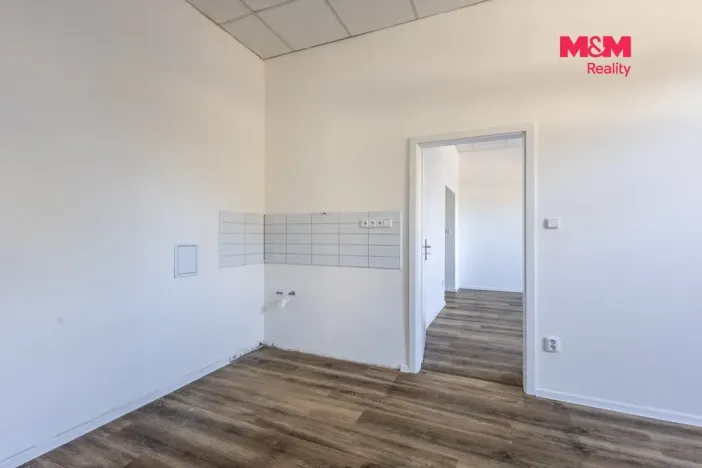 Pronájem obchodního prostoru, Nový Bor, Tržní náměstí, 108 m2
