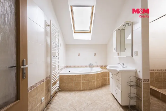 Pronájem bytu 3+1, Nový Bor, Tržní náměstí, 108 m2