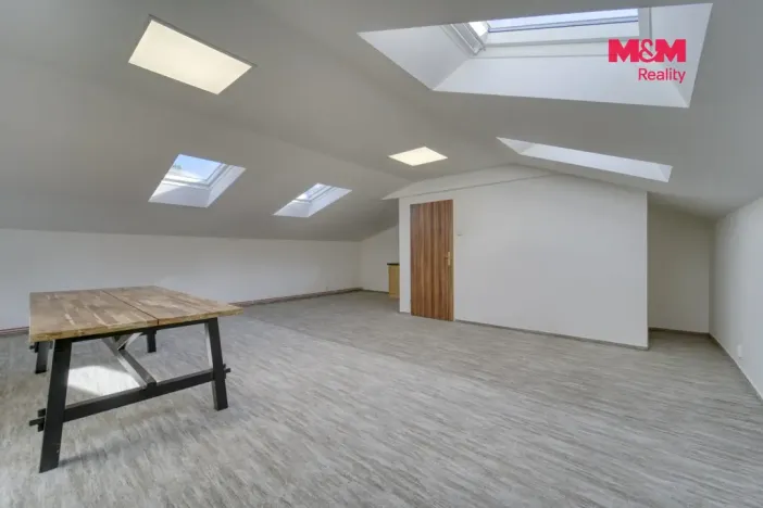 Prodej obchodního prostoru, Toužim, Plzeňská, 561 m2