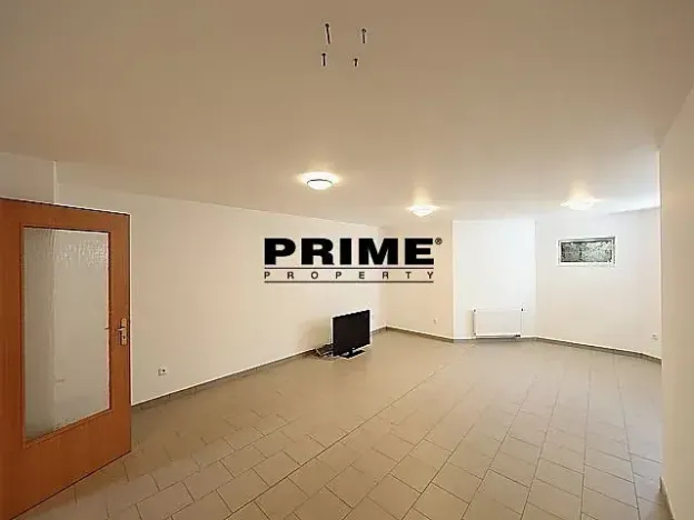 Pronájem kanceláře, Praha, Na cípu, 440 m2
