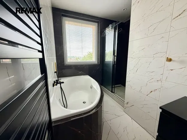 Prodej bytu 3+kk, Ostroměř, Školní, 82 m2