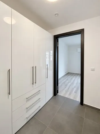 Pronájem bytu 1+kk, Praha - Holešovice, Na Maninách, 33 m2
