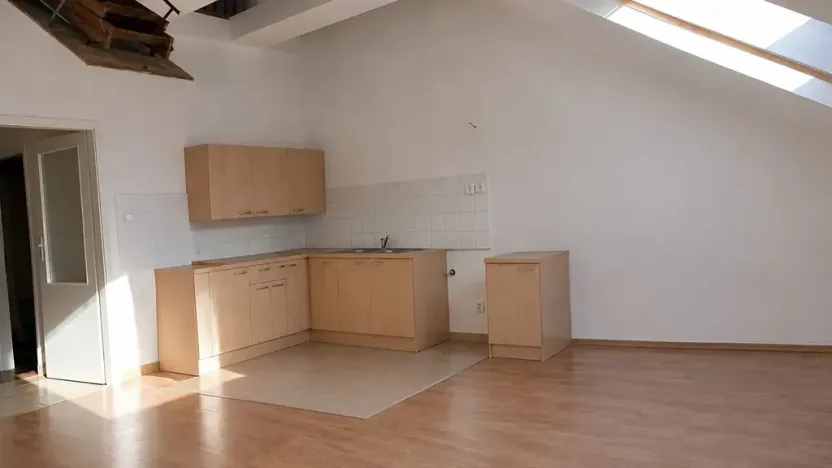 Pronájem bytu 1+kk, Praha - Vršovice, Tolstého, 31 m2