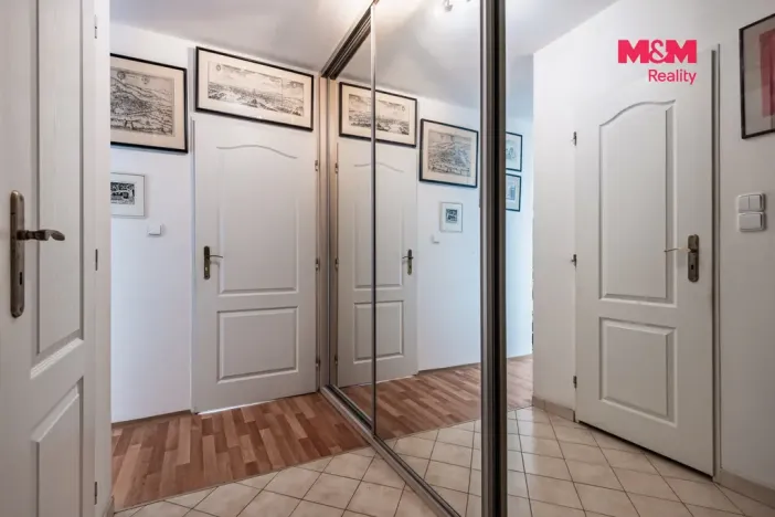 Prodej bytu 2+kk, Praha - Háje, Stříbrského, 42 m2
