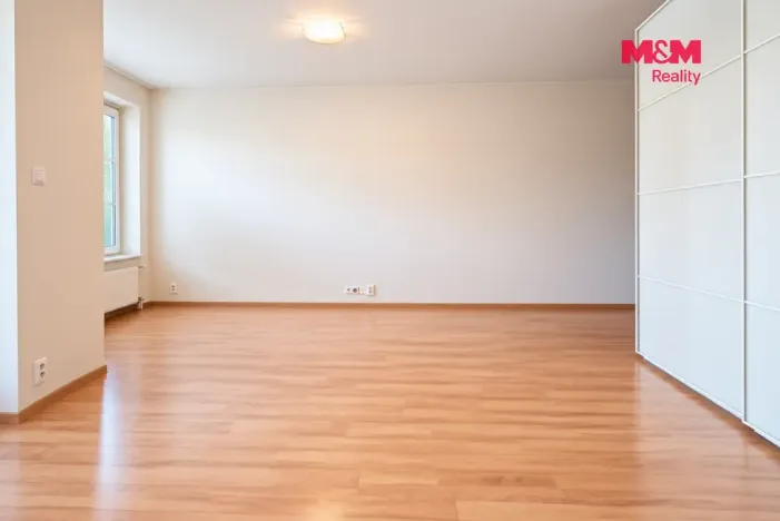 Pronájem bytu 1+kk, Hradec Králové - Nový Hradec Králové, Rybova, 36 m2
