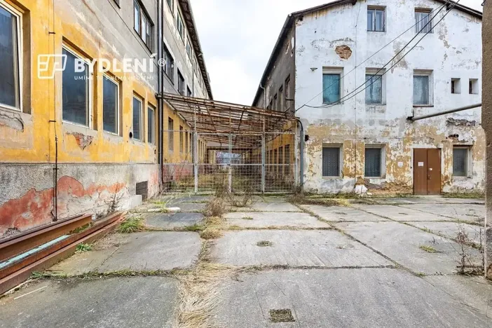 Prodej komerční nemovitosti, Duchcov, Sadová, 11341 m2