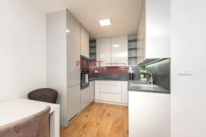 Prodej bytu 2+kk, Praha - Břevnov, Ve Střešovičkách, 57 m2