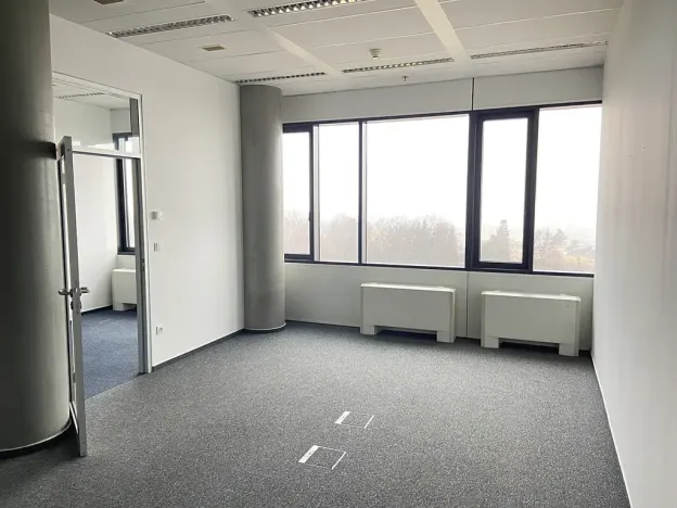 Pronájem kanceláře, Praha - Prosek, Prosecká, 302 m2