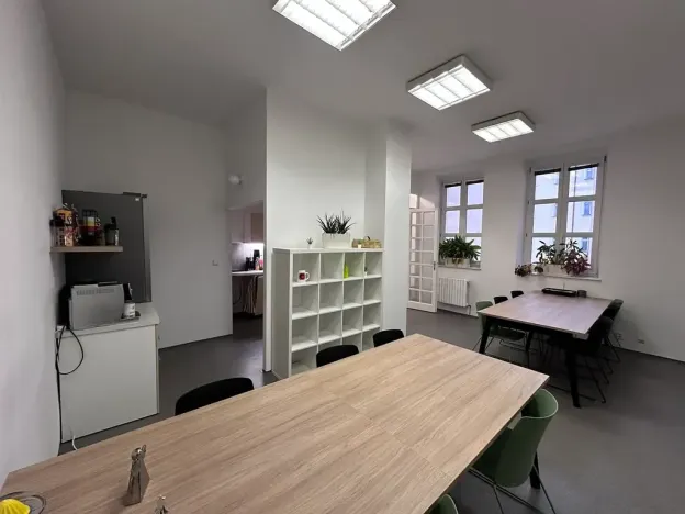 Pronájem kanceláře, Praha - Nové Město, Karlovo náměstí, 1110 m2
