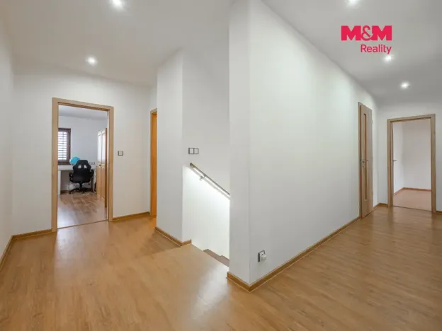 Prodej rodinného domu, Neustupov, 450 m2