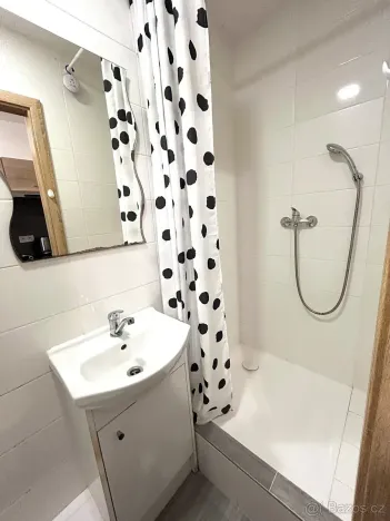 Pronájem bytu 1+kk, Praha - Černý Most, Bratří Venclíků, 18 m2