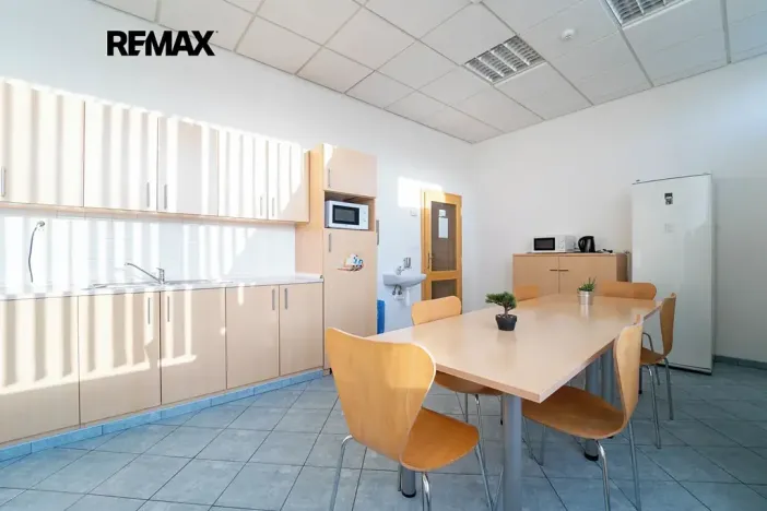 Pronájem obchodního prostoru, Kolín, Sladkovského, 540 m2