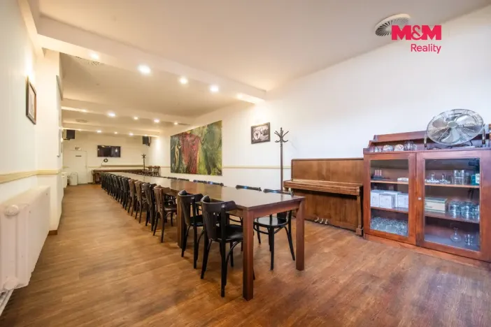 Pronájem restaurace, Most, Obránců míru, 400 m2