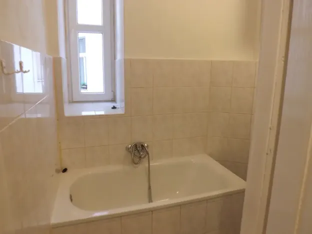 Pronájem bytu 1+1, Praha - Nusle, náměstí Generála Kutlvašra, 49 m2