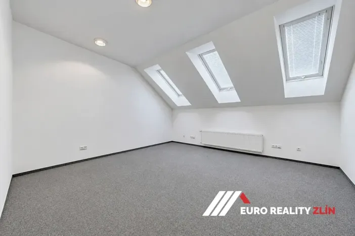 Pronájem kanceláře, Zlín, Vršava I, 477 m2