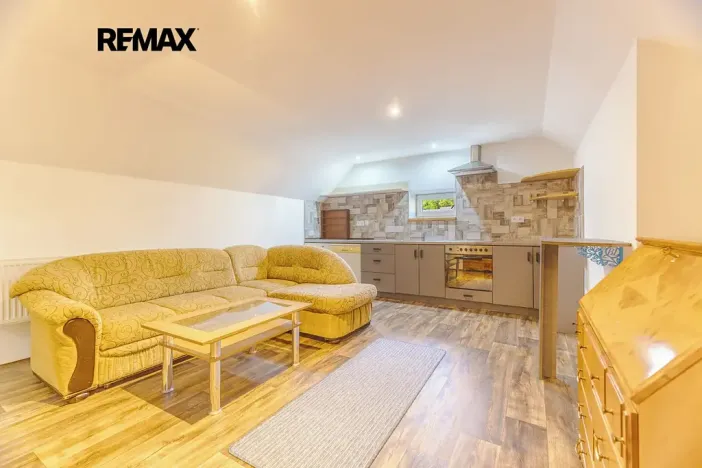 Prodej vícegeneračního domu, Velvary, 212 m2