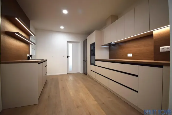 Pronájem bytu 3+kk, Praha - Holešovice, Janovského, 86 m2