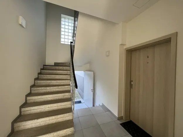 Pronájem bytu 1+kk, Pardubice, Na Okrouhlíku, 29 m2