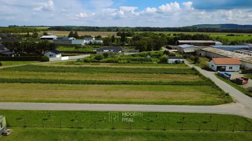 Prodej pozemku pro bydlení, Ivaň, 715 m2