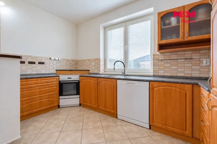 Prodej rodinného domu, Dynín, 330 m2