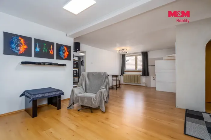 Prodej rodinného domu, Činěves, 275 m2
