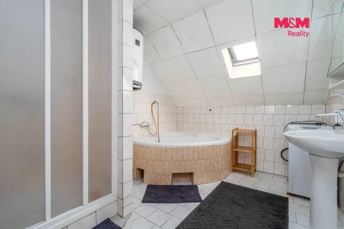 Prodej rodinného domu, Činěves, 275 m2