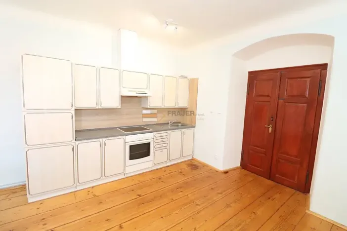Pronájem bytu 1+kk, Uhlířské Janovice, Václavské náměstí, 26 m2