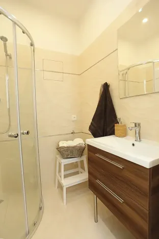Pronájem bytu 1+kk, Praha - Nusle, U křížku, 27 m2