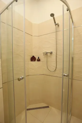 Pronájem bytu 1+kk, Praha - Nusle, U křížku, 27 m2