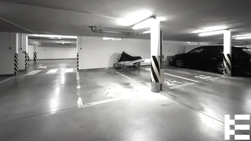 Pronájem garážového stání, Praha - Troja, Vřesová, 25 m2