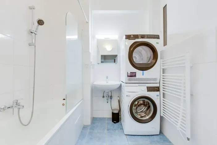 Pronájem bytu 1+kk, Praha - Karlín, Sokolovská, 28 m2