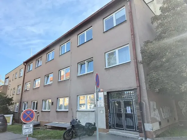 Pronájem kanceláře, Praha - Nusle, V Občanském domově, 17 m2