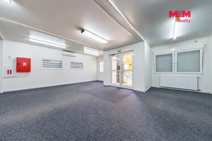 Prodej obchodního prostoru, Bernartice, 290 m2