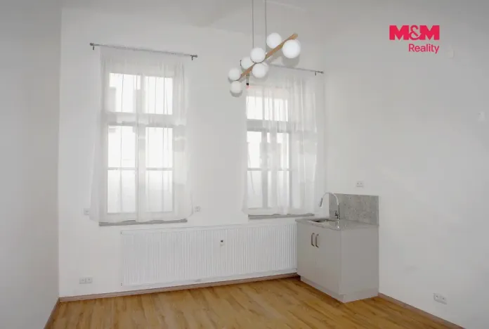 Pronájem obchodního prostoru, Jičín - Holínské Předměstí, B. Němcové, 42 m2